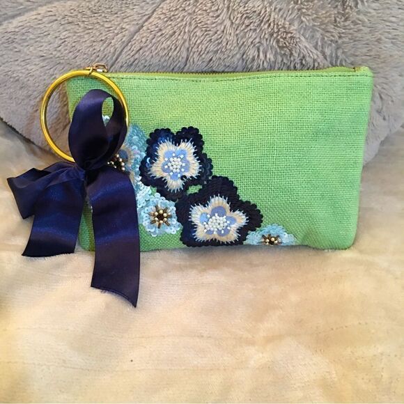 VIOLET & BROOKS gorgeous Embroidered Wristlet/clutch - Picture 1 of 7